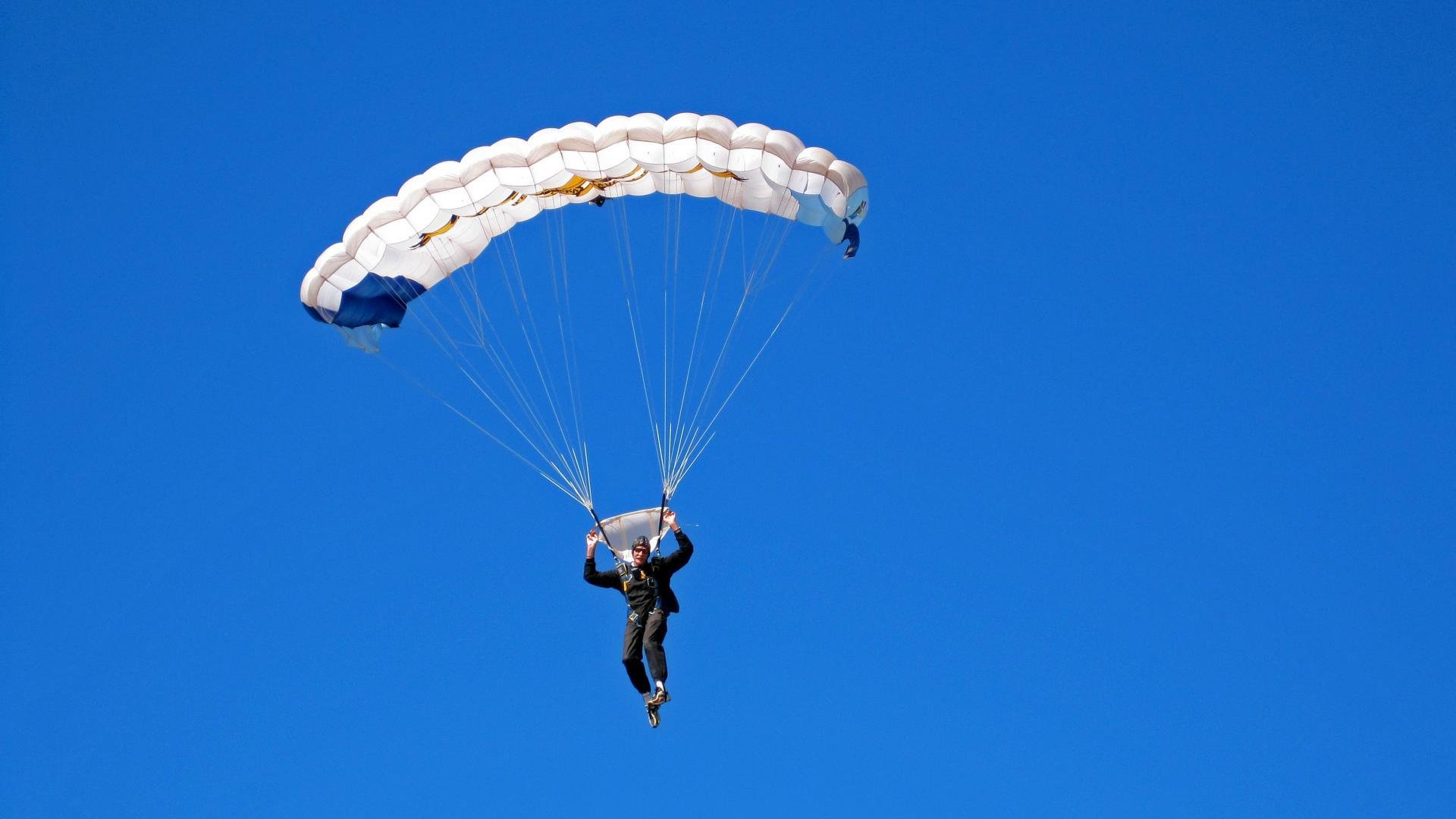 全国田径锦标赛跳远项目再创佳绩 新星闪耀突破8米大关